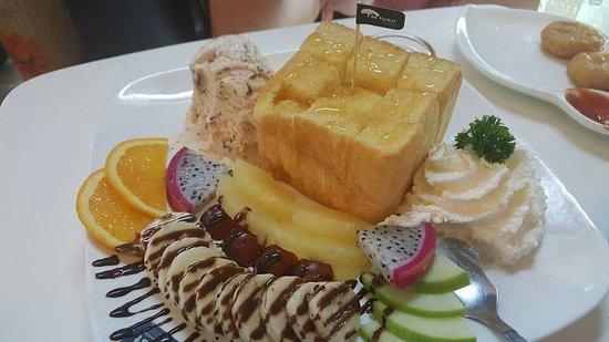 DeForrest Cafe and Bakery